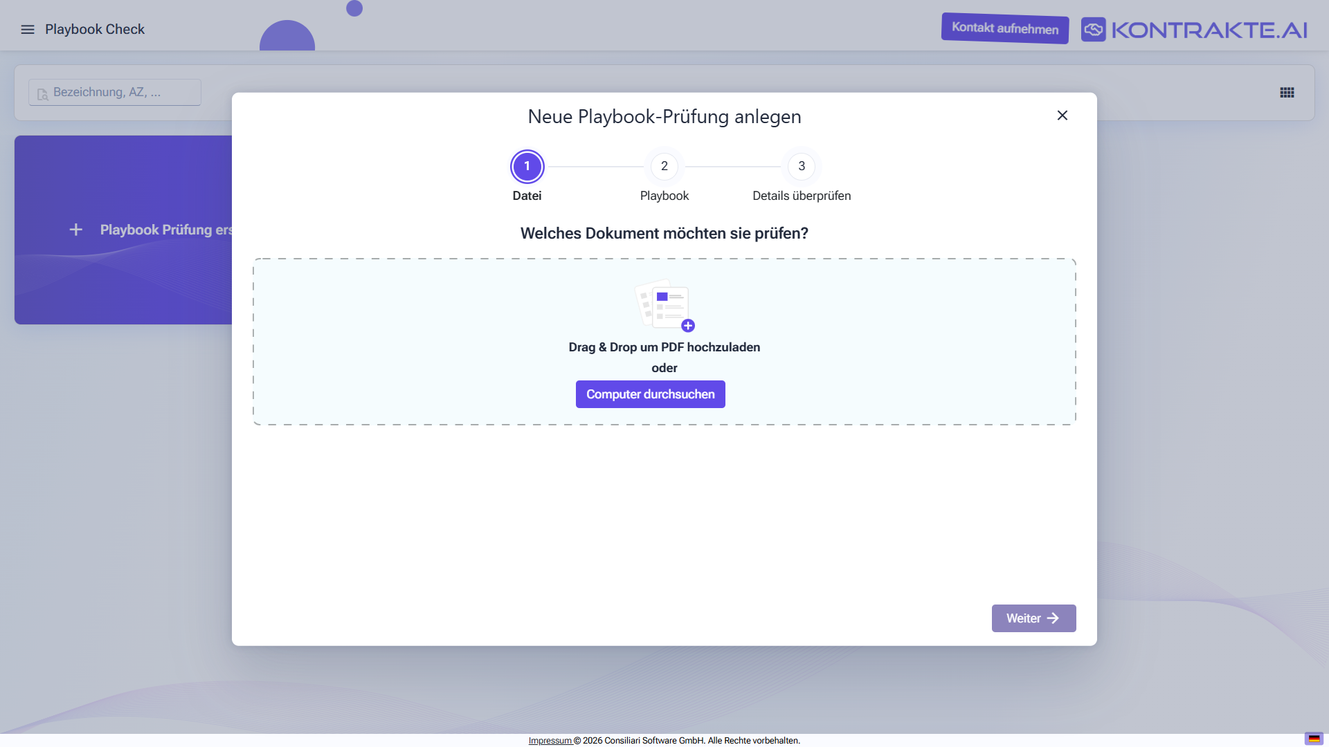 Playbook-Check-Assistent Schritt 1: Datei. Drag-and-Drop-Bereich und Schaltfläche Computer durchsuchen. Die dreistufige Anzeige zeigt Datei (aktiv), Playbook und Prüfungsdetails.