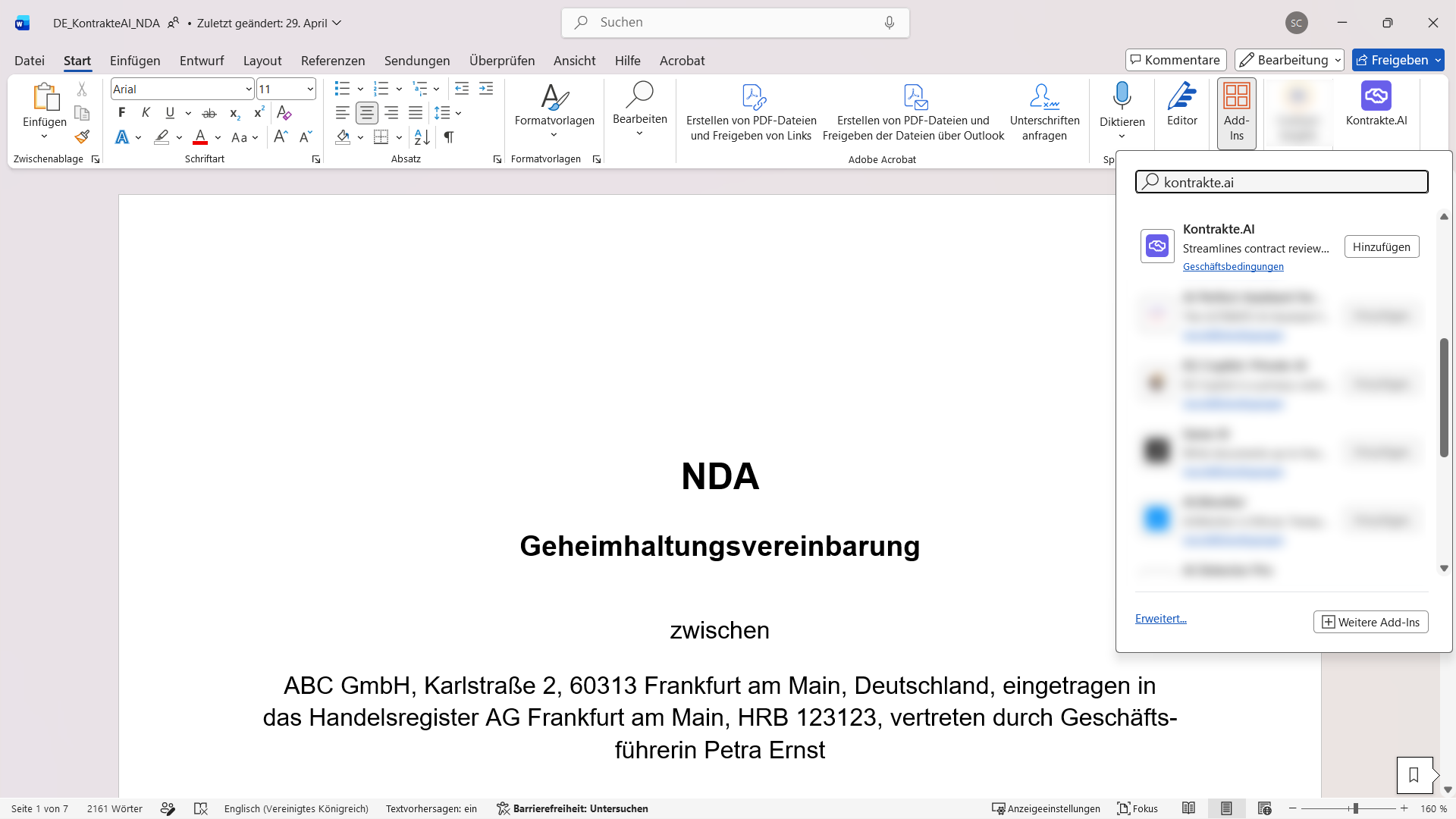 Microsoft Word mit geöffnetem NDA-Dokument. Über die Add-Ins-Verwaltung wird nach Kontrakte.AI gesucht; das Add-in lässt sich hinzufügen und erscheint anschließend als Schaltfläche im Menüband.