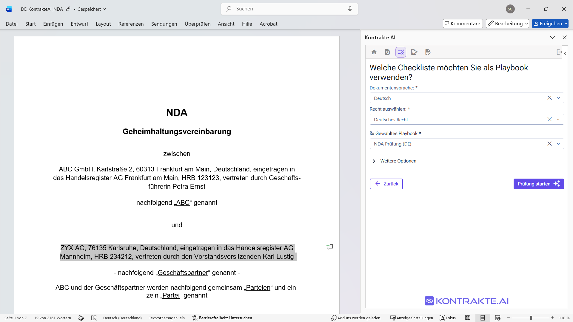 Aufgabenbereich mit den Pflichtangaben für den Playbook Check: Dokumentensprache Deutsch, Recht Deutsches Recht und gewähltes Playbook NDA Prüfung (DE), dazu die Schaltflächen Zurück und Prüfung starten.