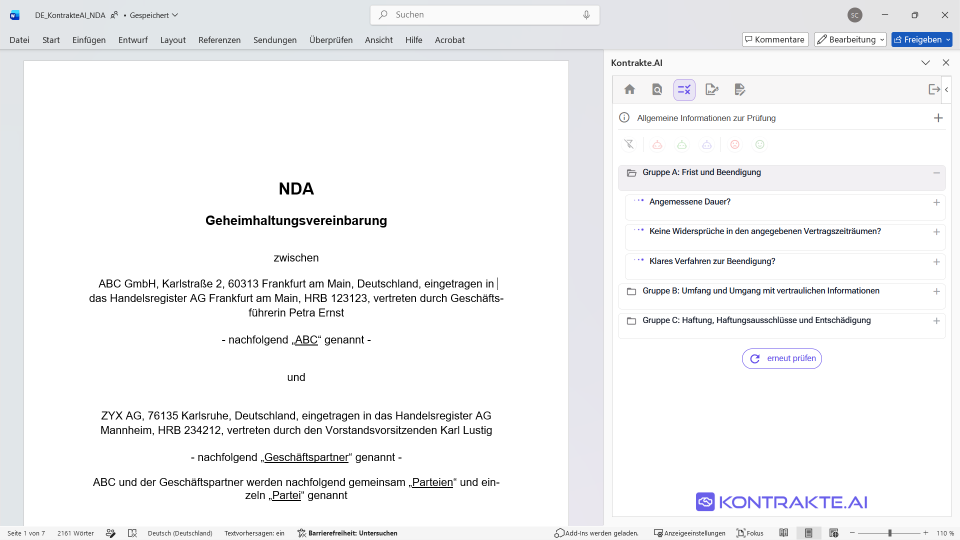 Ergebnis des Playbook Checks im Aufgabenbereich: die Checkliste nach Gruppen gegliedert (Gruppe A Frist und Beendigung, Gruppe B Umfang und Umgang mit vertraulichen Informationen, Gruppe C Haftung, Haftungsausschlüsse und Entschädigung), aufklappbare Einträge und eine Schaltfläche erneut prüfen.